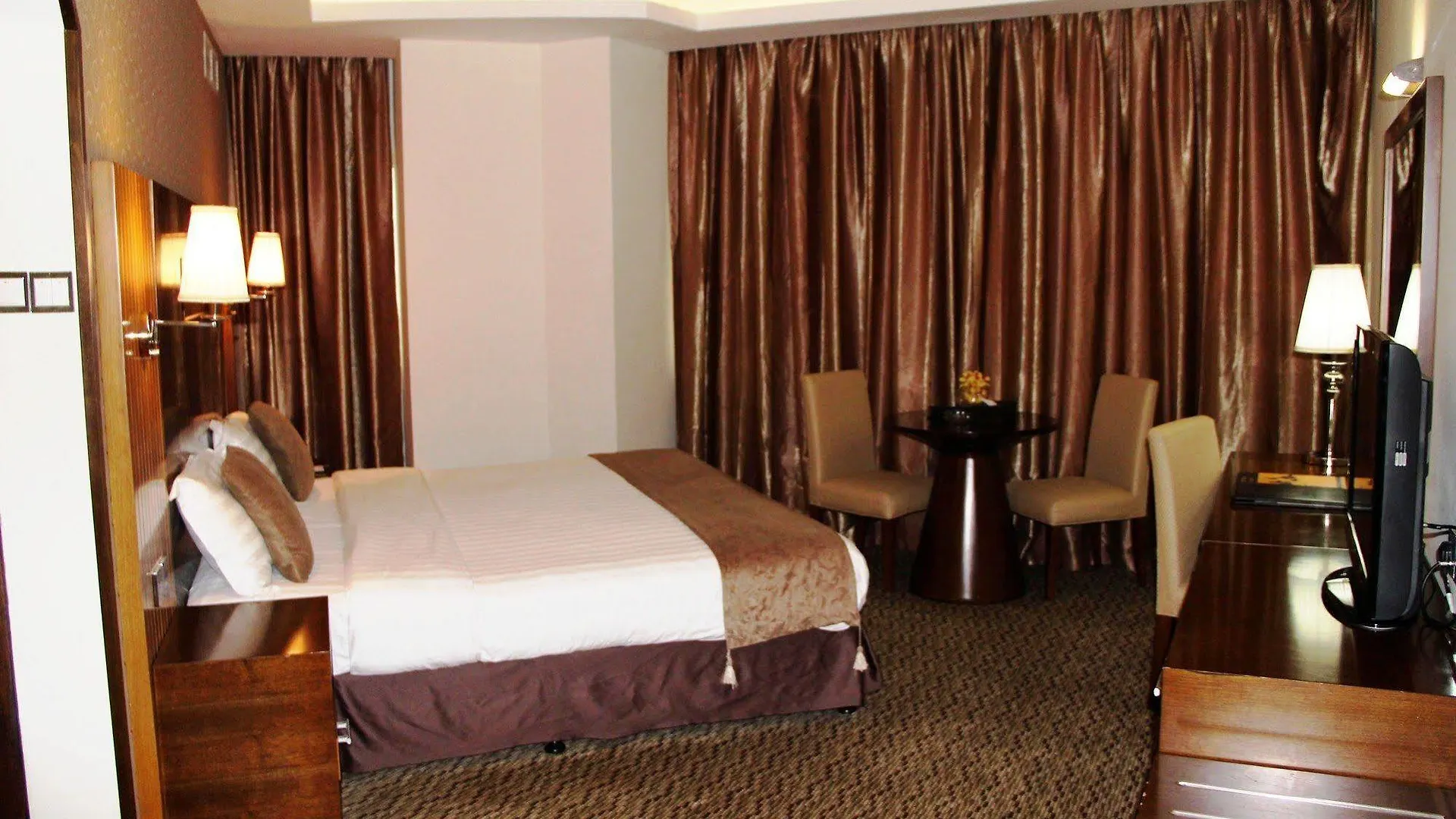 Fortune Plaza Hotel, Dubai Airport Hotel